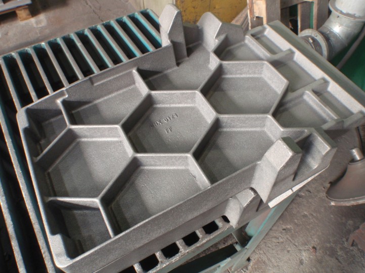 PATTERN FOR CASTING FOR SAWING AGGREGATE